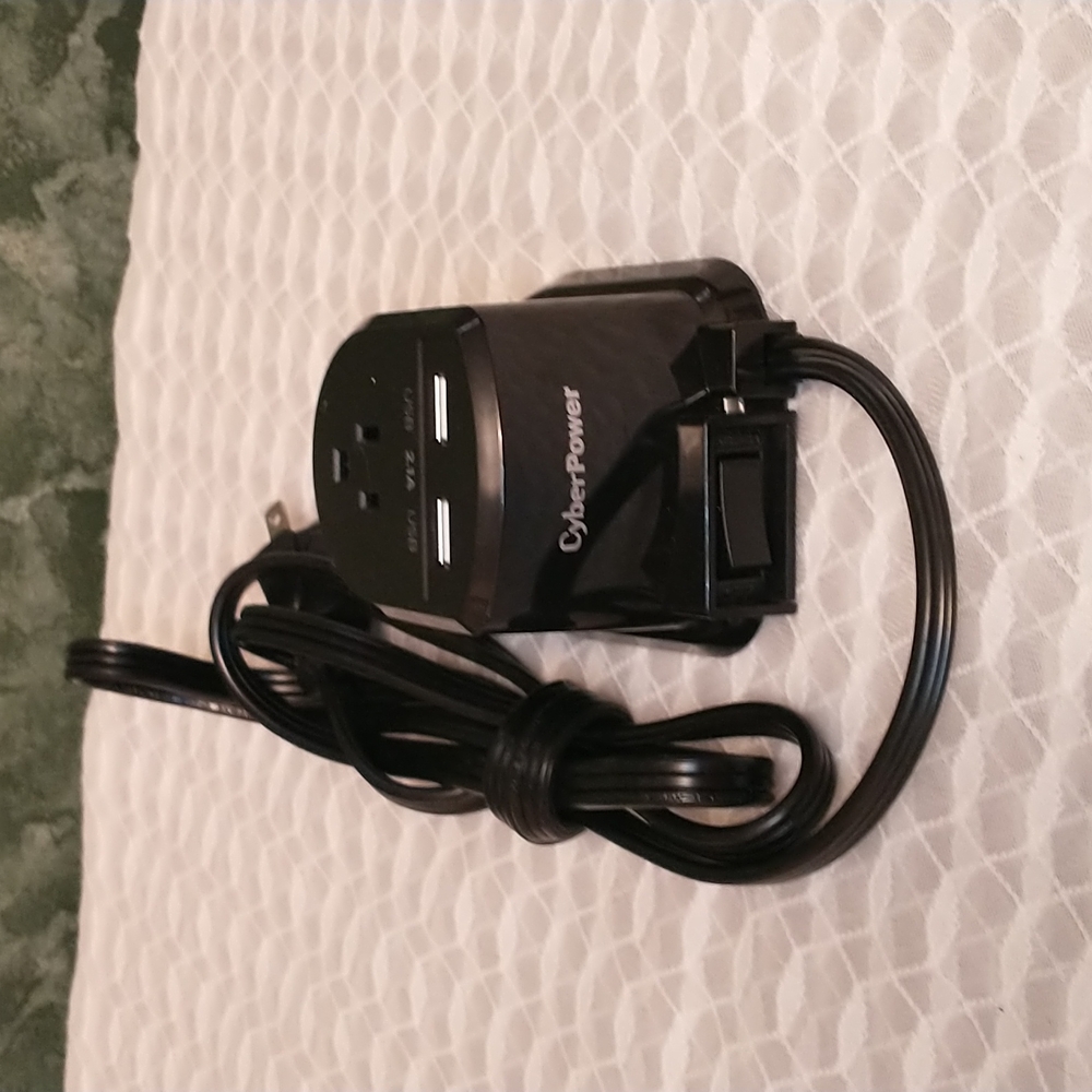 CyberPower CSP105U Dual Power Station 1-Outlet w/ 2-2.1A USB Charging Ports